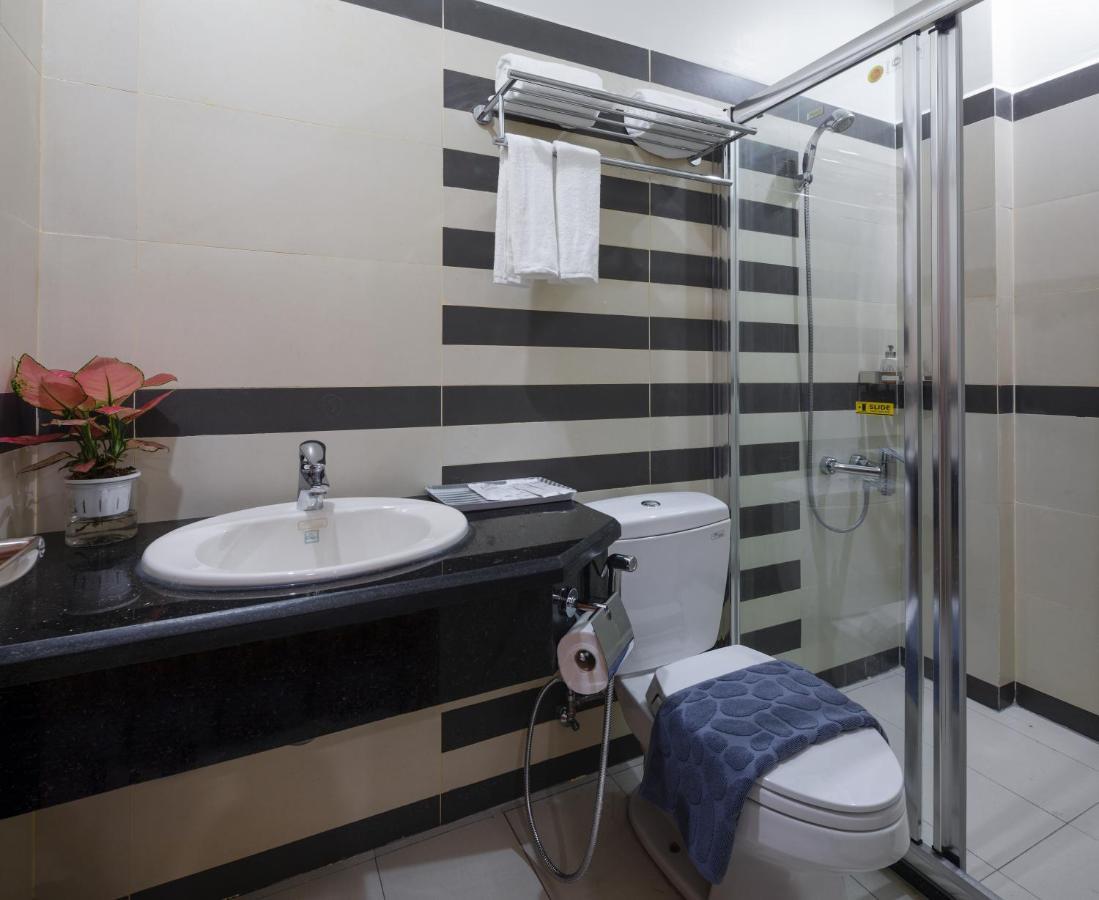 Lara Hotel Long Xuyên Esterno foto