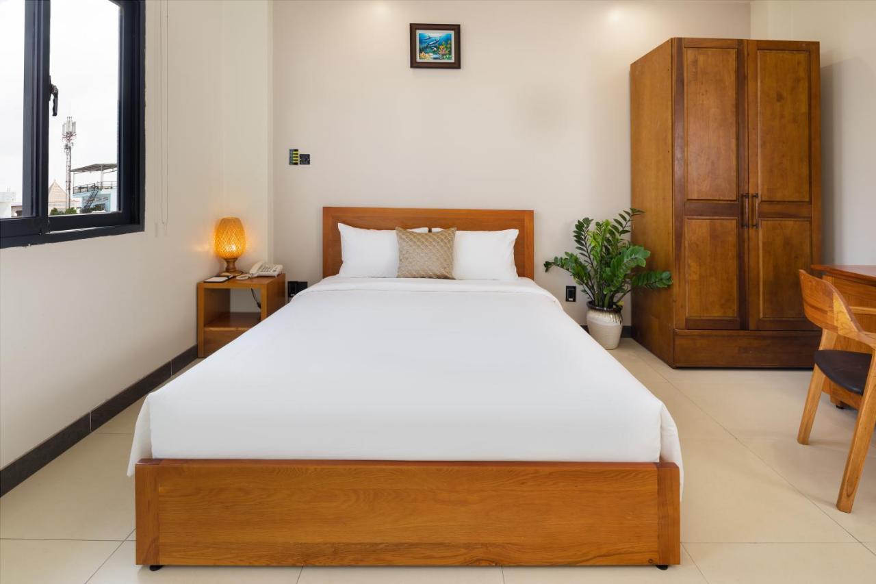 Lara Hotel Long Xuyên Esterno foto