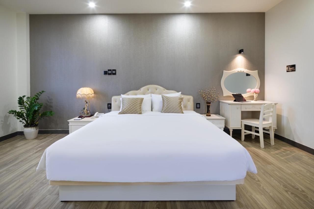 Lara Hotel Long Xuyên Esterno foto